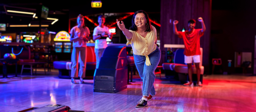 a group of people ten pin bowling.